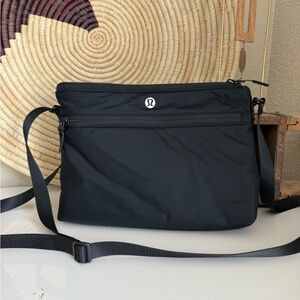 lululemon Crossbody tote, brand new! Unused black